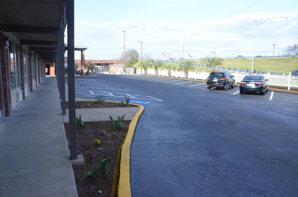 Americas Best Value Inn Augusta Historic Downtown Exterior foto